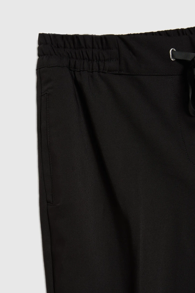 Spodnie z prostymi nogawkami i wiązaniem czarne