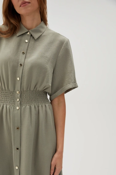  Koszulowa sukienka midi oliwkowa