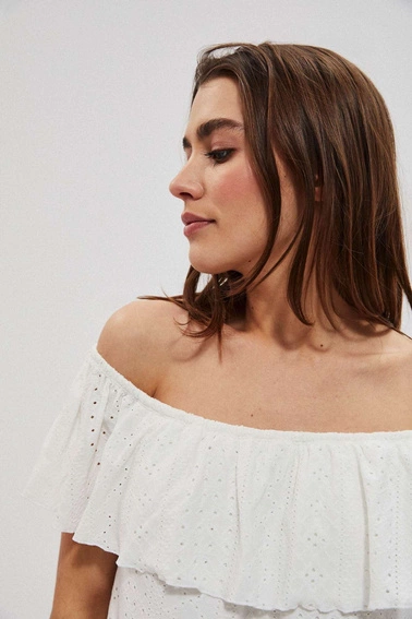 Ażurowa sukienka z odkrytymi ramionami perłowa