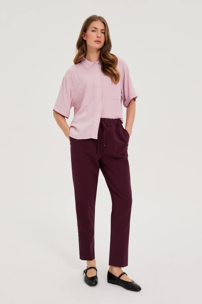 Spodnie w kant z prostymi nogawkami burgundowe