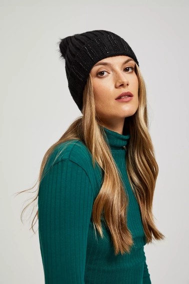 Czapka z pomponem ozdobiona dżetami czarna