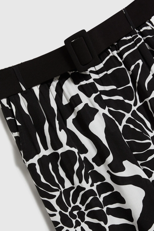 Wiskozowe spodnie z paskiem czarne