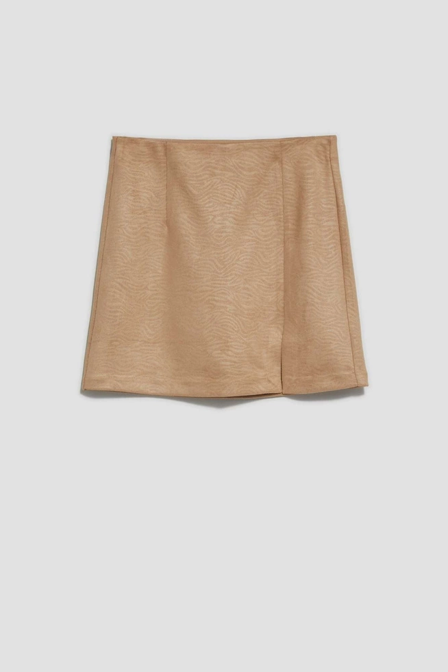 Spódniczka mini z rozcięciem