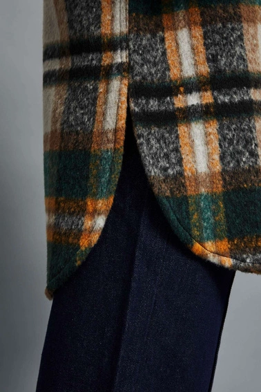 Koszulowa kurtka w kratę ciemnobeżowa