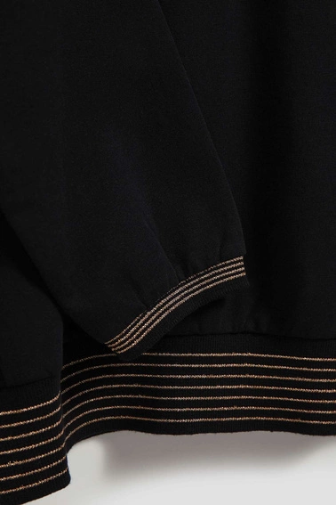 Bluza z dekoltem w serek czarna