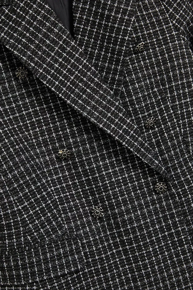 Dwurzędowa marynarka z ozdobnymi guzikami