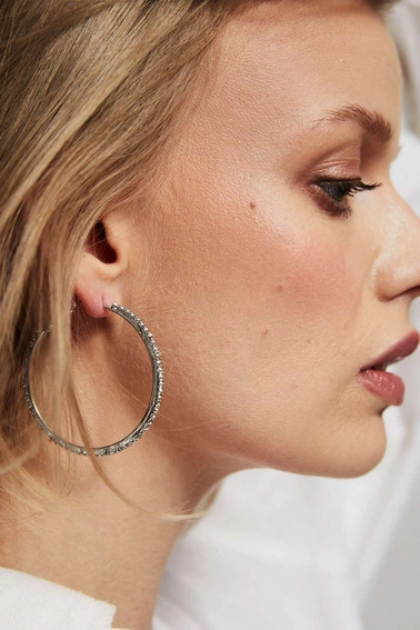 Kolczyki koła z cyrkoniami w kolorze srebrnym