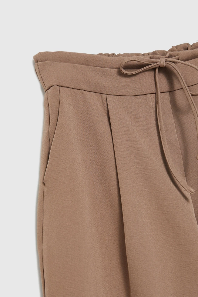 Spodnie z szerokimi nogawkami beżowe