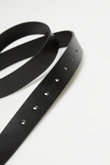 Pasek z klamrą w kolorze złotym czarny