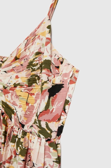 Sukienka maxi na ramiączka z kwiatowym wzorem różowa