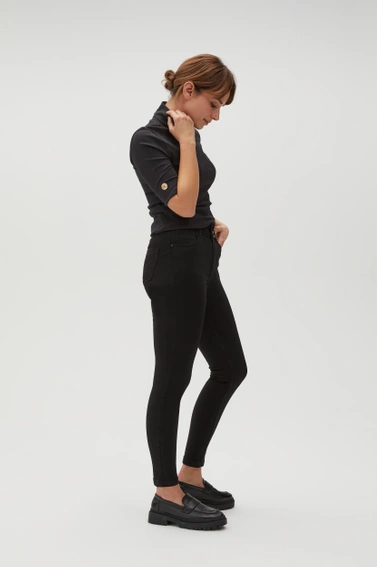 Gładkie jeansy rurki czarne