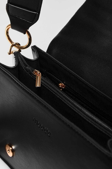 Torebka na ramię z szerokim paskiem