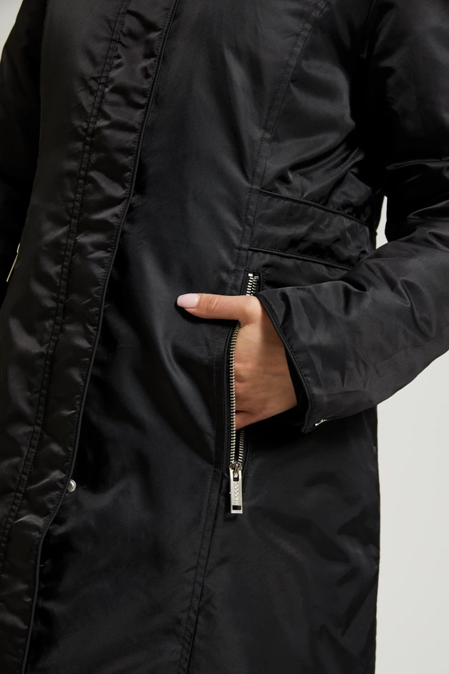 Zimowa kurtka z futrzanym kapturem czarna