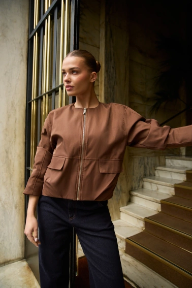 Krótka kurtka brązowa 