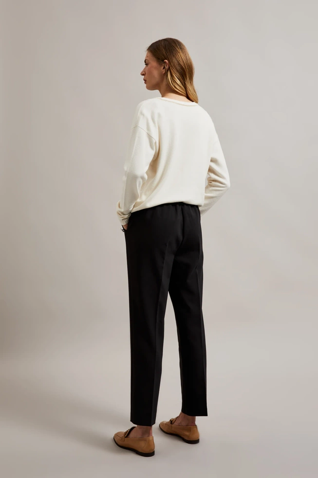 Spodnie w kant z ozdobnymi guzikami czarne