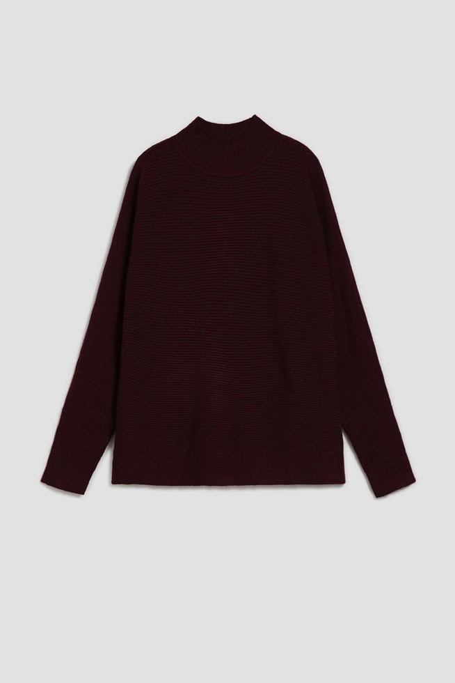 Sweter typu nietoperz z golfem