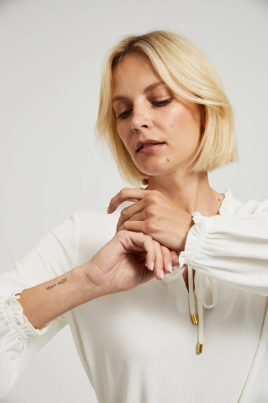 Koszula z wiązaniem na dekolcie i bufiastymi rękawami biała 