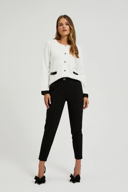 Gładkie spodnie z ozdobnym guzikiem czarne