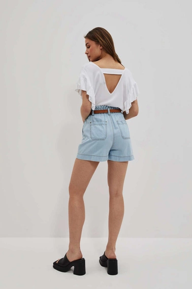 Szorty z wysokim stanem i paskiem