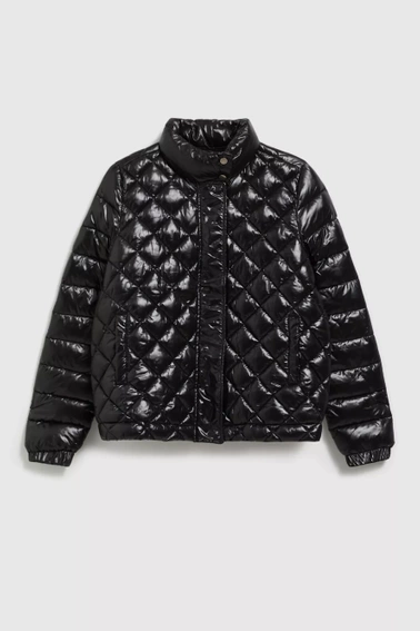 Krótka pikowna kurtka zapinana na zamek czarna