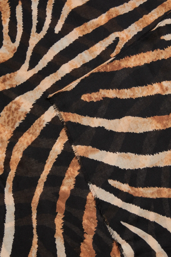 Szal w zwierzęcy wzór czarny