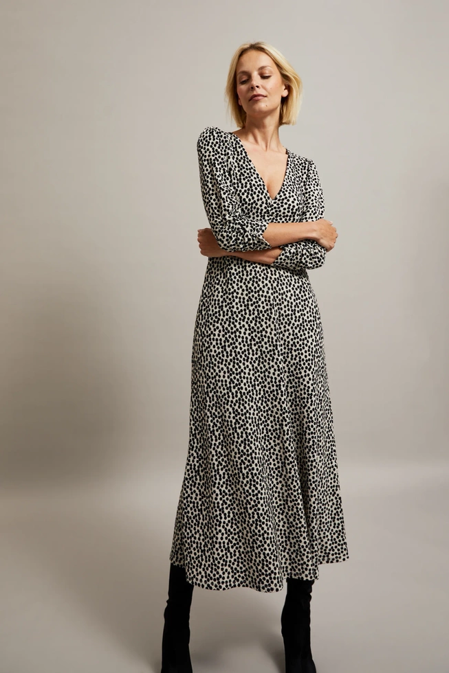 Sukienka midi w grochy czarna