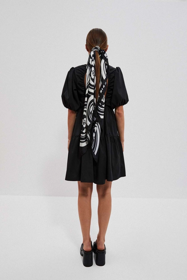 Wzorzysta apaszka czarna