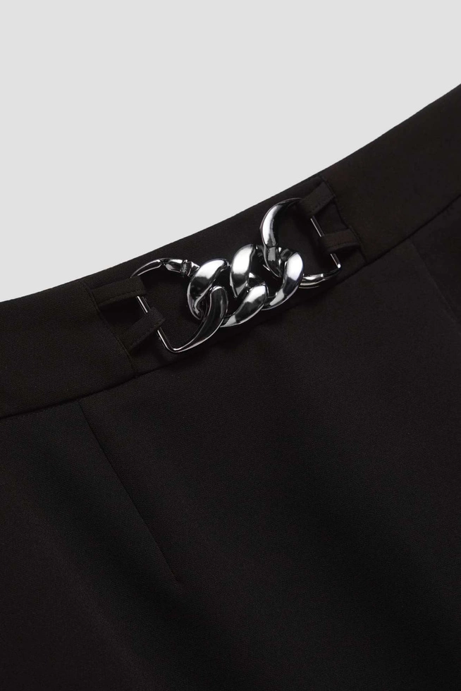 Spódnica z ozdobnym paskiem