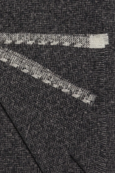 Gładki szal ciemnoszary