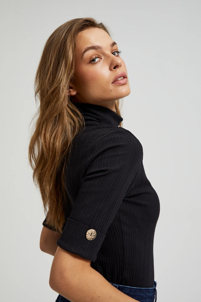 Prążkowana bluzka z golfem czarna