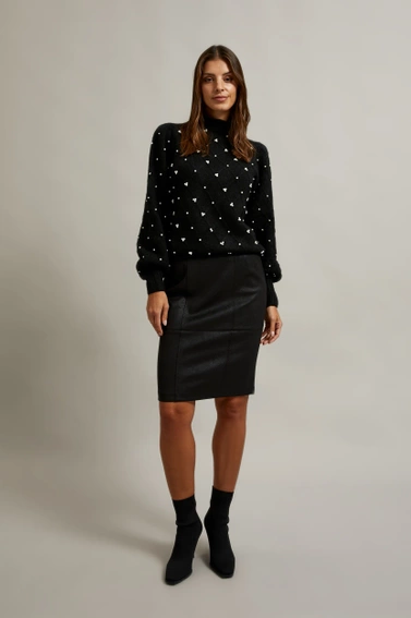 Sweter ozdobiony koralikami czarny