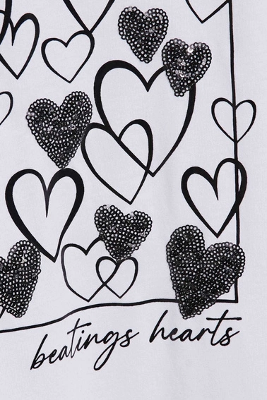 T-shirt z nadrukowanymi sercami biały