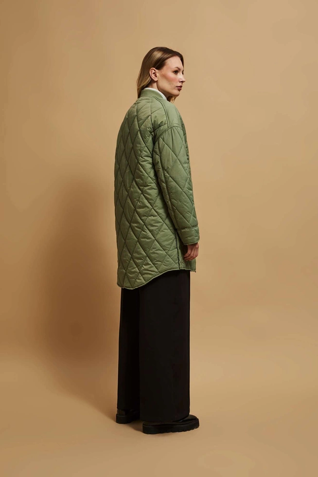 Długa pikowana kurtka oliwkowa