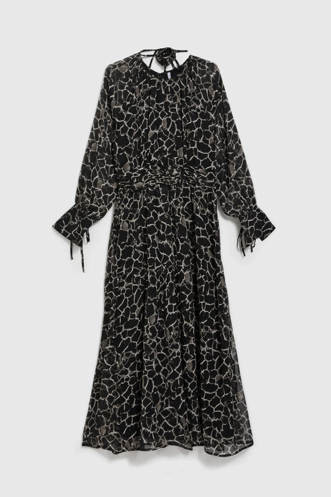 Rozkloszowana sukienka maxi czarna