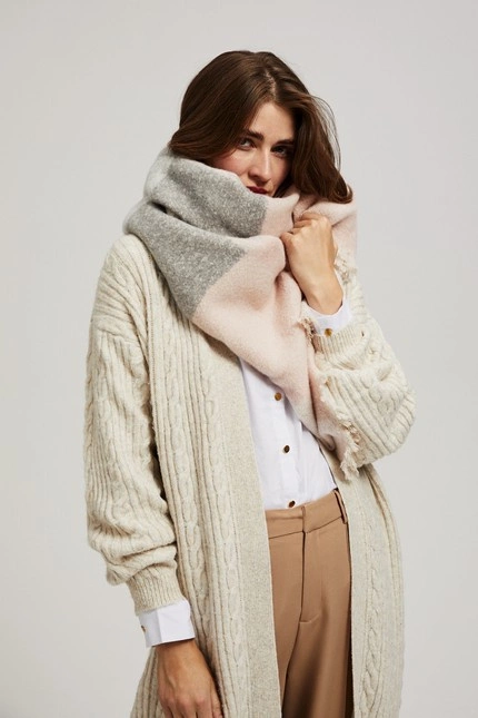 Szalik w kratę z postrzępionym brzegiem pudrowo-różowy