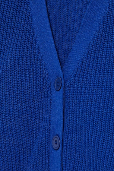 Krótki kardigan zapinany na guziki niebieski