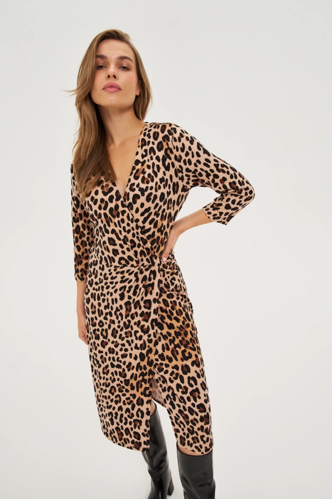 Sukienka w panterkę beżowa