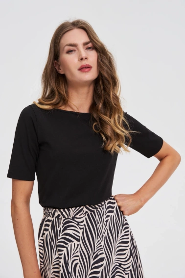 Dopasowana bluzka z krótkimi rękawami czarna