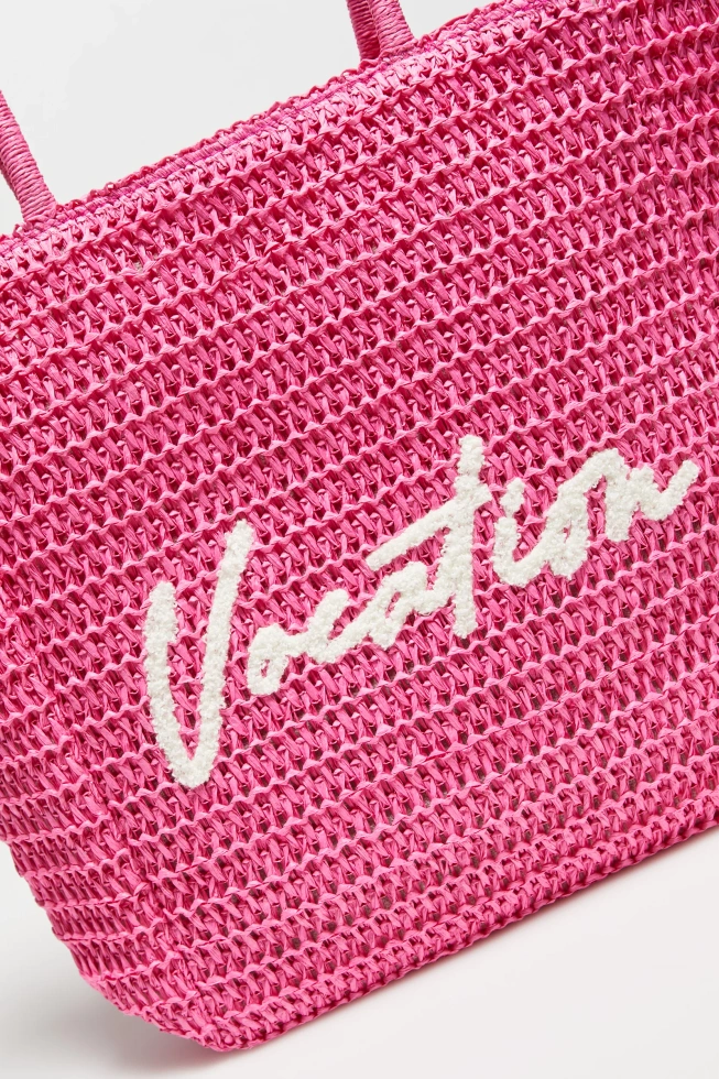 Pleciona torba z napisem różowa