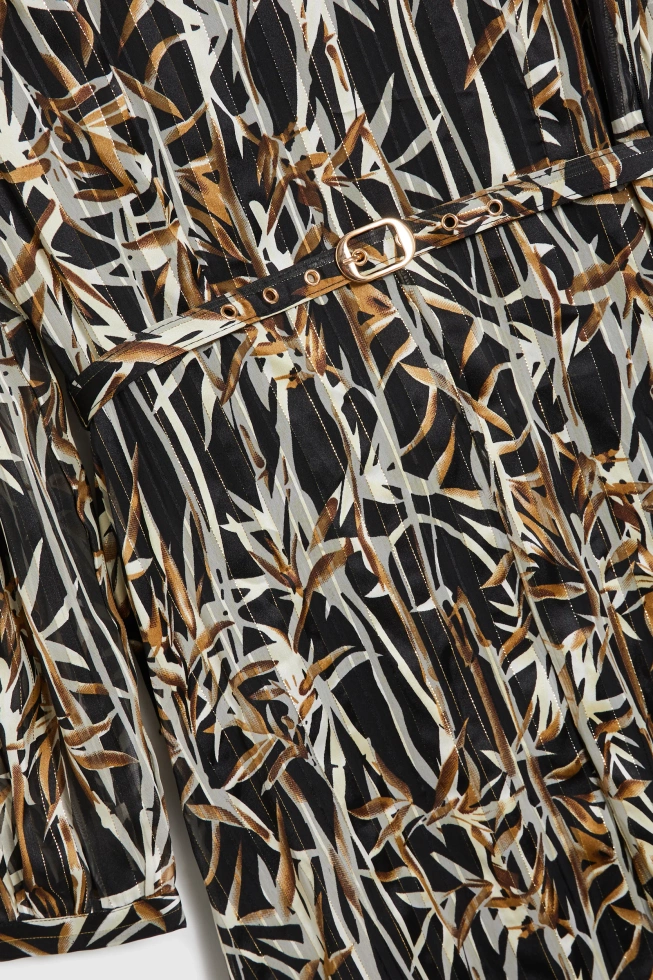 Sukienka w roślinny wzór z paskiem czarna