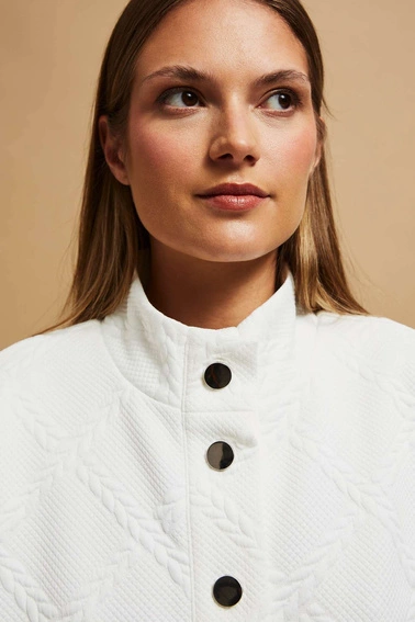 Bluza z ozdobnymi guzikami perłowa