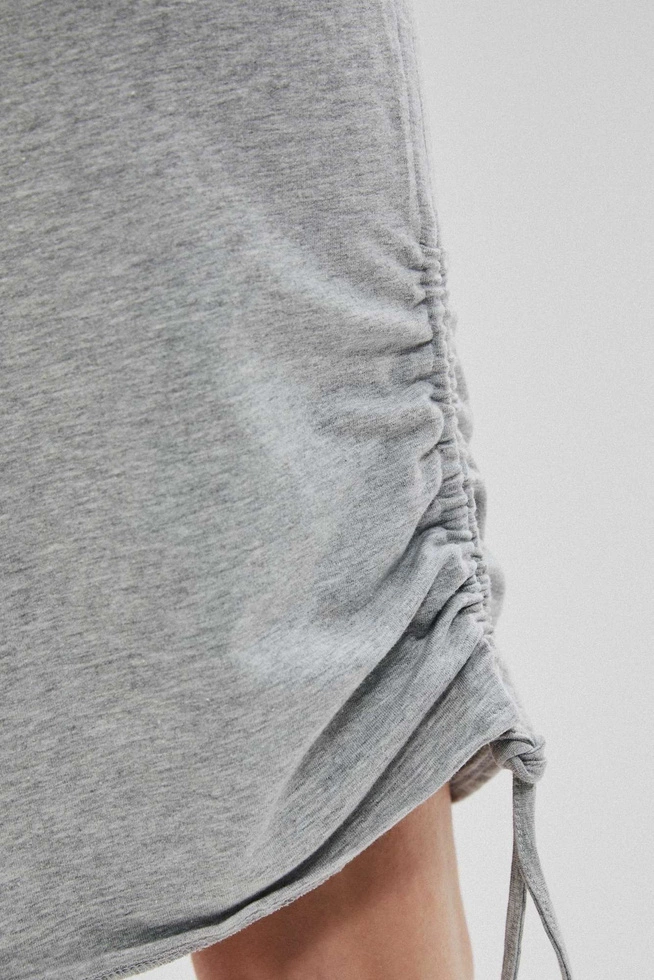 Gładka spódnica ze ściągaczem szara