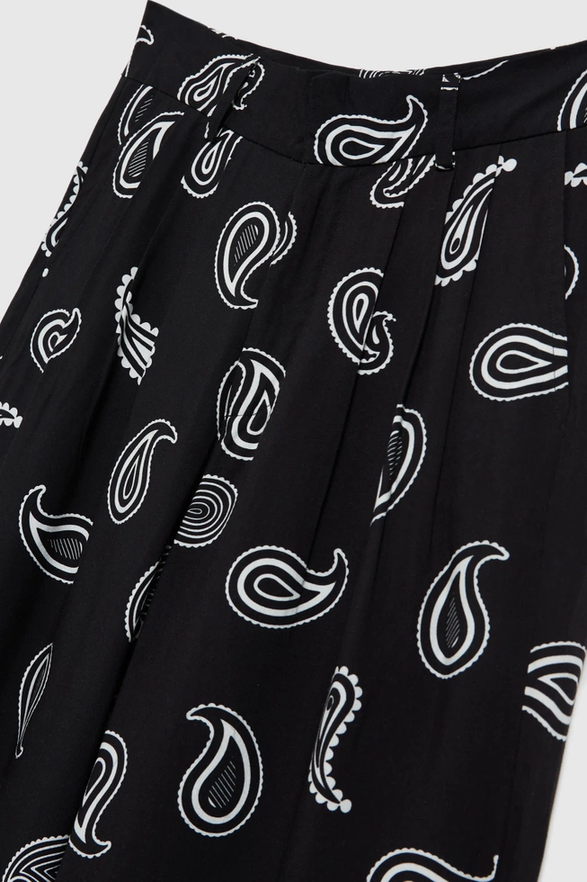 Spodnie z delikatnym wzorem czarne