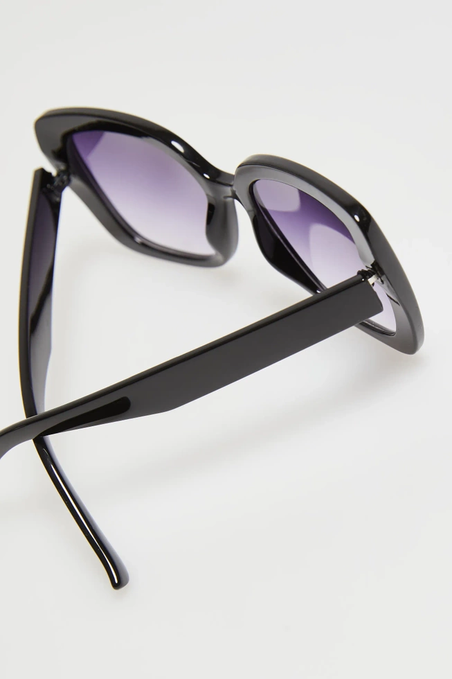 Okulary z kwadratowymi oprawkami czarne