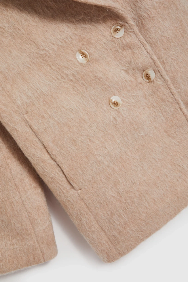 Dwurzędowy płaszcz z kołnierzem beżowy