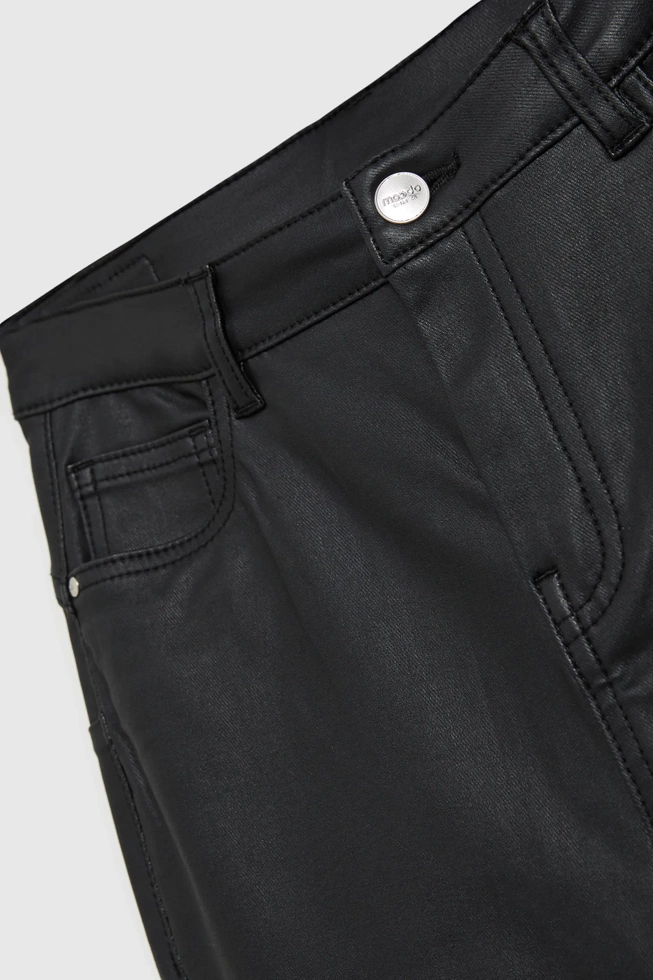 Woskowane spodnie rurki czarne