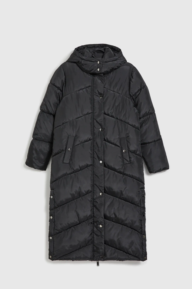 Długa pikowana kurtka z kapturem czarna