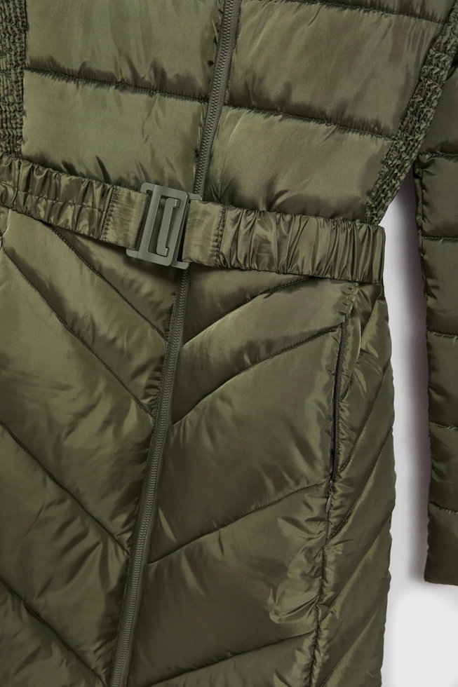 Pikowana kurtka z paskiem oliwkowa