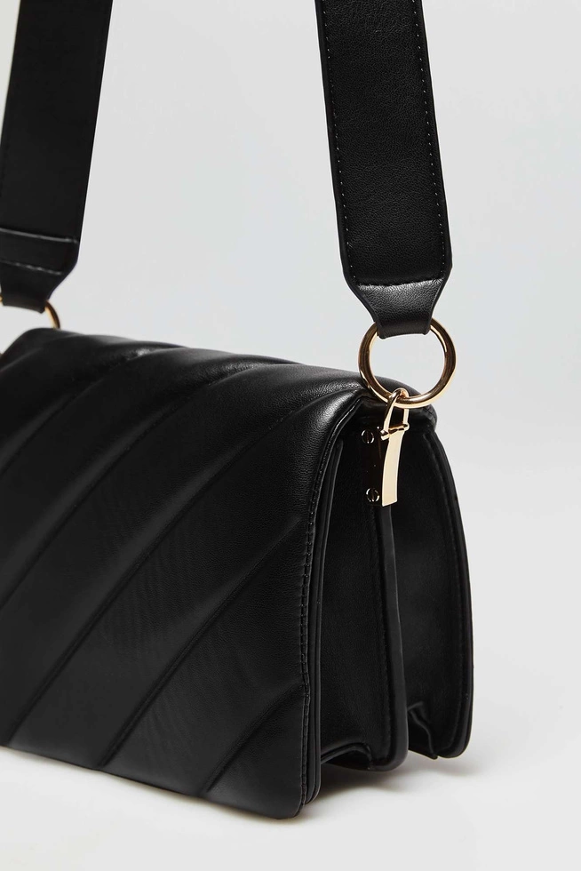 Torebka na ramię z szerokim paskiem