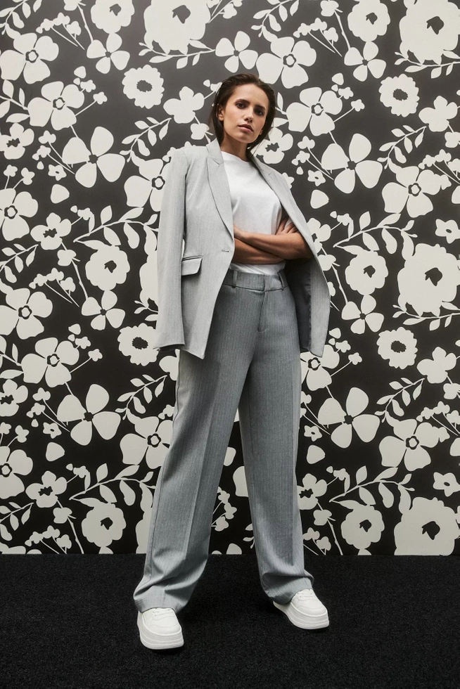 Garnitur w delikatne paski